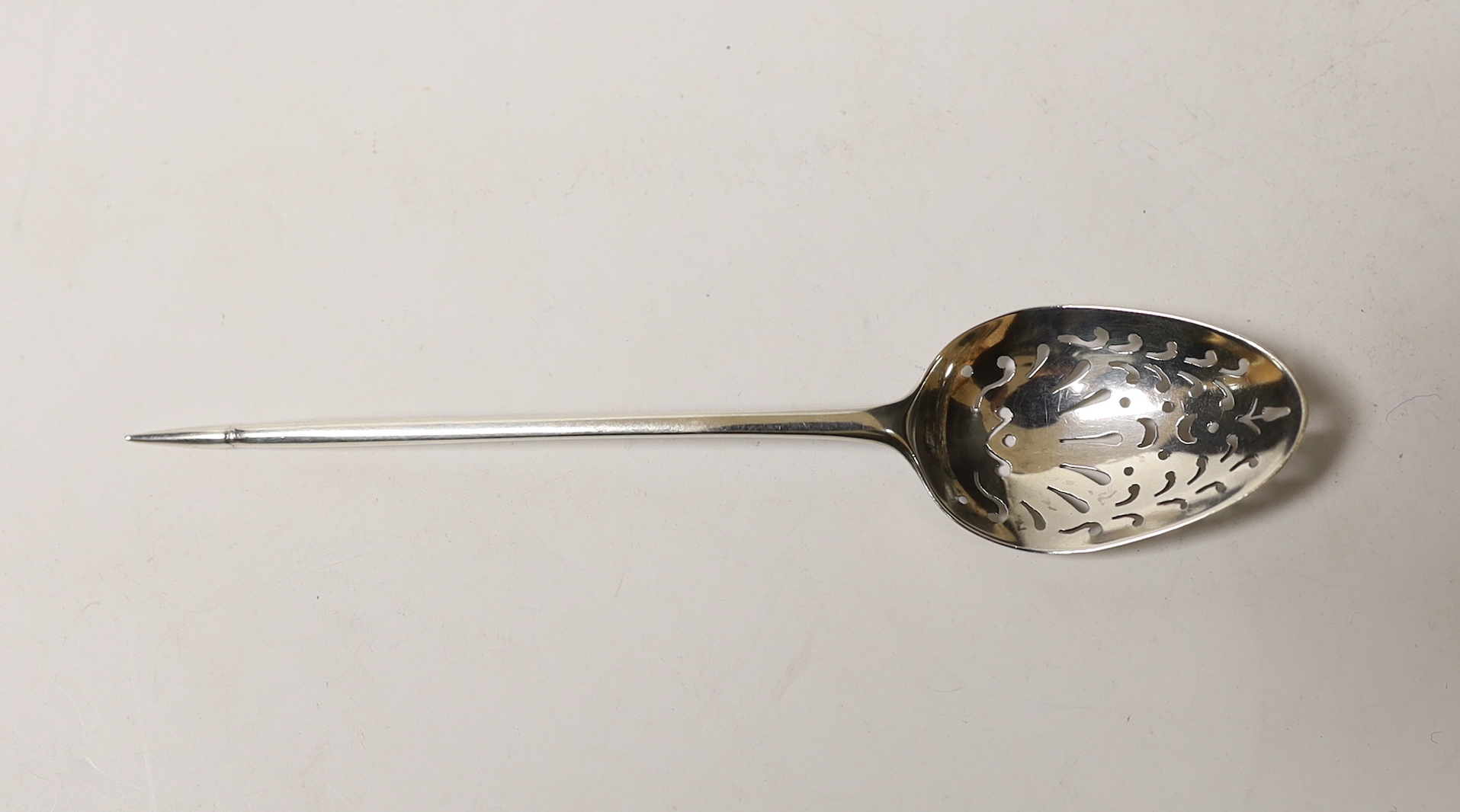 An 18th century silver mote spoon, maker, TW, 12.4cm.